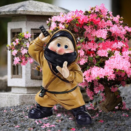 Design Toscano Far East Garden Fighters Gnome Statue: Ninja QL30259